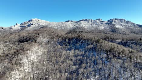 Weitwinkelaufnahme-Aus-Der-Luft-Auf-Grandfather-Mountain-NC,-North-Carolina-Im-Winter