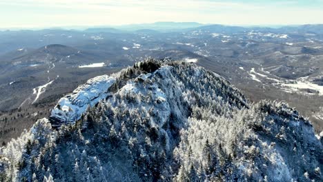 Schnee-Und-Raureifeis-Auf-Dem-Gipfel-Des-Grand-Grand-Mountain,-North-Carolina,-North-Carolina
