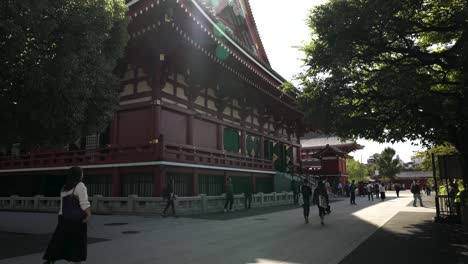 Vista-De-Esquina-Del-Templo-Sensō-ji-En-Asakusa,-Japón