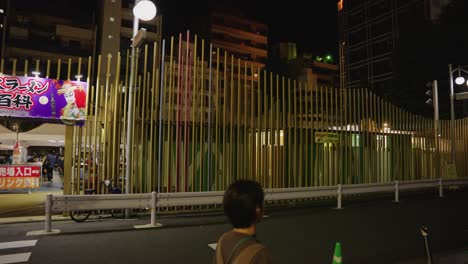 Center-of-Dark-Nightlife-area-of-Tokyo-slow-motion-establishing-shot