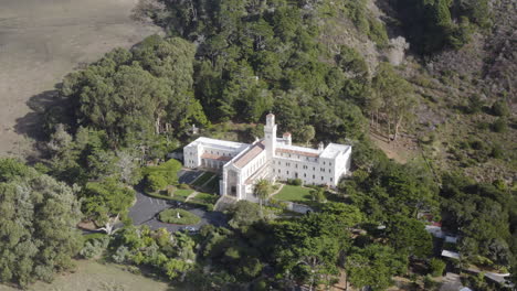 4K-cinematic-aerial-of-the-Carmelite-Monsastery-in-Carmel-By-The-Sea-California