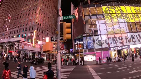 New-York-City-Time-Square,-timelapse-of-tourist-crowd-and-billboards