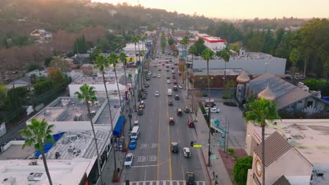 Flying-Over-Cars-Driving-Along-Ventura-Boulevard-in-Studio-City,-Los-Angeles,-California-on-Sunny-Day