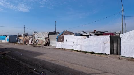Children-and-people-fled-Mosul-to-the-Harsham-refugge-camp-near-Erbil,-Kurdistan-Iraq