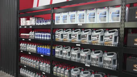 Shelf-with-automotive-oils-from-the-American-brand-Phillips-66-inside-a-distributor-store