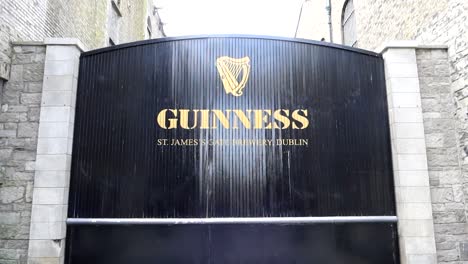 Puerta-De-Santiago-Del-Almacén-De-Guinness-En-Dublín