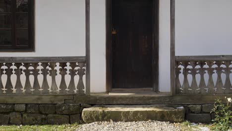 Preciosa-Casa-De-Entrada-Con-Porche-Del-Siglo-XIX.