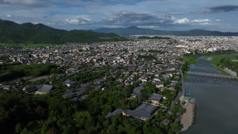 Aerial-pan-shot-of-the-Sagatenryuji-Susukinobabacho-area,-summer-in-Kyoto,-Japan