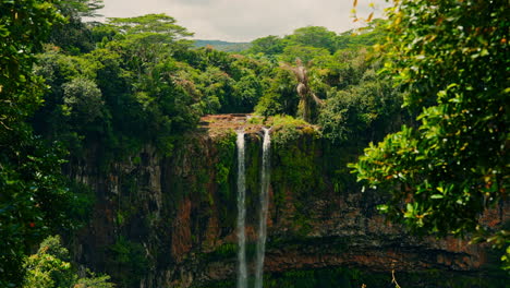Chamarel-Wasserfall-Auf-Der-Insel-Mauritius-Von-Einem-Hohen-Aussichtspunkt-Aus