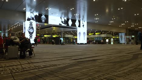 Blick-Ins-Innere-Der-Abflughalle-Des-Terminalgebäudes-Am-Flughafen-Changi