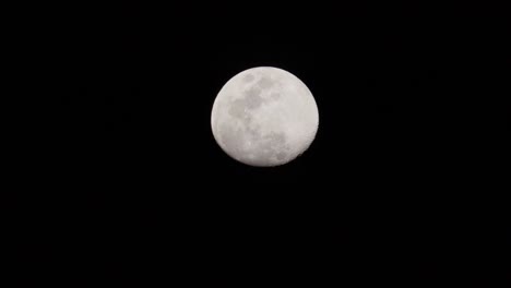 A-shot-of-the-crescent-moon