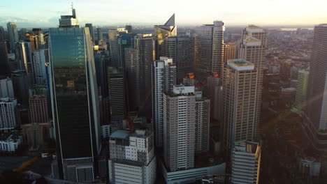 Makati-Geschäftsstadt-In-Der-Hauptstadtregion-Der-Philippinen---Luftaufnahme