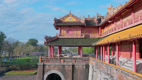 Außenschwenk-Der-Kaiserlichen-Zitadelle-Von-Hue,-Vietnam