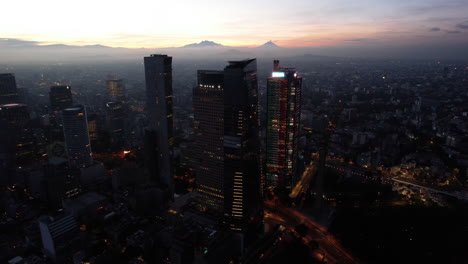 Aerial-view-descending-in-front-of-the-Ritz-Carlton-hotel,-dusk-in-downtown-Mexico-city