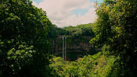 Chamarel-Wasserfall-Auf-Der-Insel-Mauritius-Von-Einem-Hohen-Aussichtspunkt-Aus