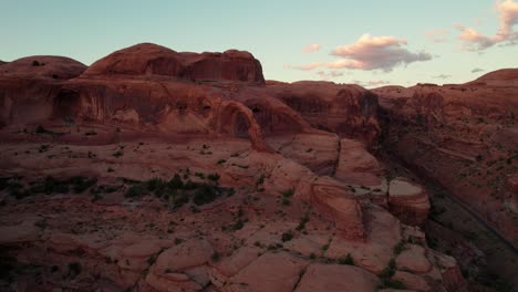 Panning-drone-shot-of-the-Corona-Arch-in-Moab,-Utah-in-the-fall-at-sunset
