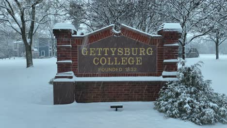 Establishing-shot-of-snowfall-on-a-Gettysburg-College-sign