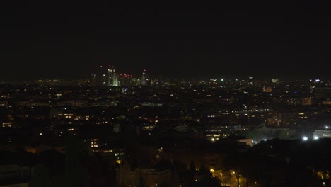 4K-Skyline-Von-Barcelona-Und-Die-Sagrada-Familia-Bei-Nacht