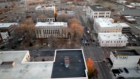 Downtown-Jackson,-Tennessee-with-drone-video-moving-close-up