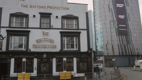 Facade-of-The-Briton's-Protection-Pub-in-the-city-of-Manchester,-England