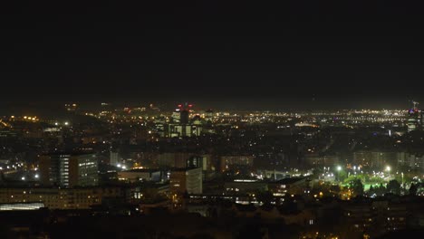 Skyline-Des-Wohn--Und-Geschäftsviertels-Von-Barcelona-Bei-Nacht