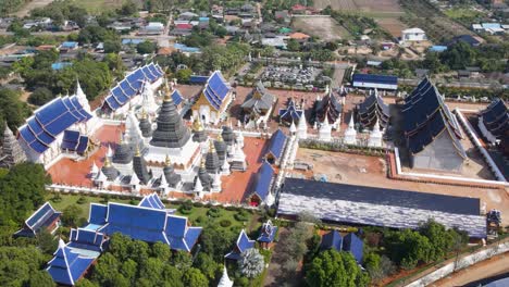 Vista-Aérea-Del-Templo-Wat-Ban-Den-En-Chiang-Mai,-Tailandia