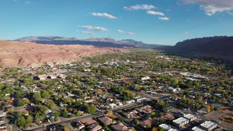Drone-shot-flying-over-moab,-utah-in-the-summer-on-a-sunny-day