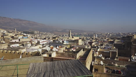 Panoramablick-Auf-Die-Stadt-Fes-In-Marokko,-Reiseziel-In-Nordafrika
