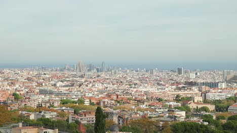 4k-Breites-Panorama-Von-Barcelona-Mit-Der-Sagrada-Família-In-Der-Skyline