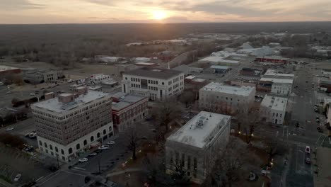 Downtown-Jackson,-Tennessee-with-drone-video-moving-sideways
