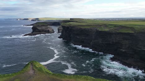 Magnificent-Irish-landscape-with-Kilkee-high-and-green-cliffs,-Ireland