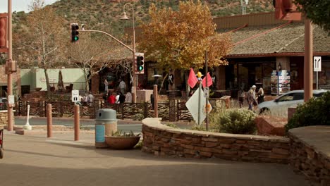 Downtown-Sedona,-Arizona-with-pedestrians-and-video-tilting-down