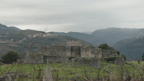 Lindoso-Castle-with-Verdant-Mountain-Backdrop,-Portugal
