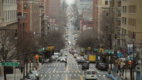Avenida-Amsterdam-En-La-Ciudad-De-Nueva-York-Mirando-Al-Norte-Desde-La-Calle-118,-Time-lapse