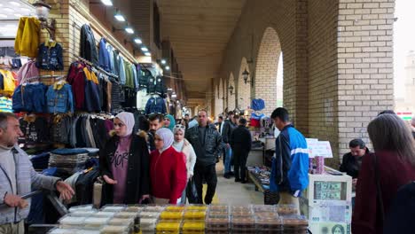 Erbil-Kurdistan-Iraq-market,-souk,-bazaar---walking-through-point-of-view