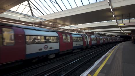 Jubilee-line-underground-tube-trains-departing-from-Finchley-Road-Station-platforms