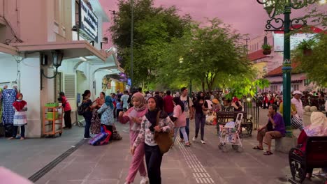 Crowded-Malioboro-street-in-the-afternoon.-Yogyakarta,-Indonesia