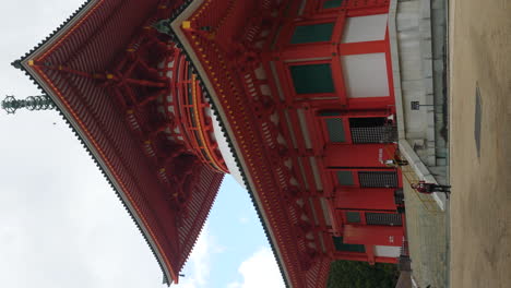 Japanische-Touristenattraktion-Große-Zentrale-Pagode-Kongobu-ji-Danjo-Garan-Vertikal