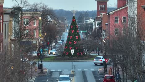 Cars-on-street-in-decorated-small-American-town-at-Christmas-season