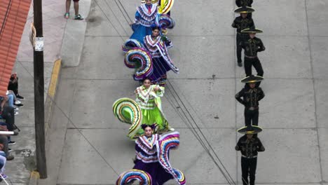 Desfiles-Durante-El-Festival-Internacional-De-Mariachis-Y-Charros-En-Tecalitlán,-Jalisco,-México