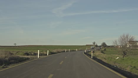 Vista-De-Casas-De-Pueblo-Y-Caminos-De-Pueblo.