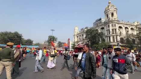 Seitenansicht-Des-Protests-Zur-Offenlegung-Des-Todes-Von-Netaji-Subhash-Chandra-Bose-Mit-Vintage-Gebäuden-Im-Hintergrund-In-Kalkutta,-Indien