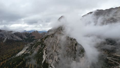 Dolomiten-Italien---Passo-Di-Falzerego---Bewölktes-Wetter