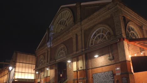 Außenansicht-Des-Markthauses-Bei-Nacht-In-Altrincham,-Manchester,-Vereinigtes-Königreich