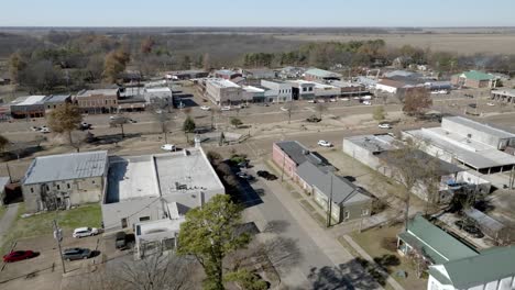 Downtown-Tunica,-Mississippi-with-drone-video-moving-in