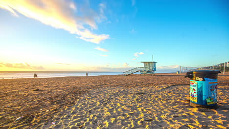 Time-lapse-of-people-walking-past-the-lifeguards-beach-hut,-sunset-in-LA,-USA