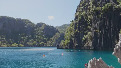Landscape-Shot-of-Barracuda-Lake-at-Coron-Island-in-the-Philippines-on-a-sunny-day