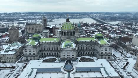 Pennsylvania-capitol-building-covered-in-snow-in-downtown-Harrisburg,-PA-after-winter-snowfall