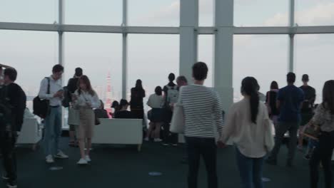 Many-tourists-overlooking-the-Cityscape-of-Tokyo-from-the-Mori-Tower-in-Roppongi-Hills-on-a-sunny-day