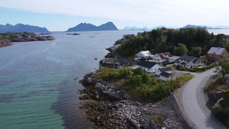 Das-Dorf-Ørsvåg-In-Norwegen-Aus-Drohnenperspektive